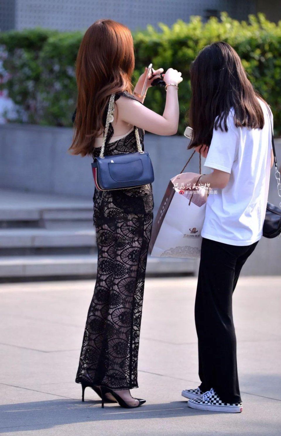 街拍:蕾丝套装,套住你的心!