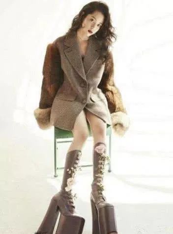 女明星们奇葩的高跟鞋，张惠妹欧阳娜娜穿砖头，但最服的还是她