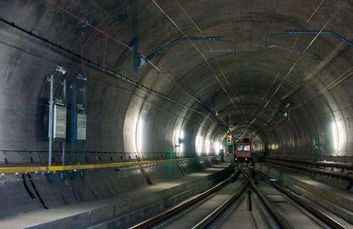 全球最深隧道挖了17年，耗资846亿，花1小时也跑不完