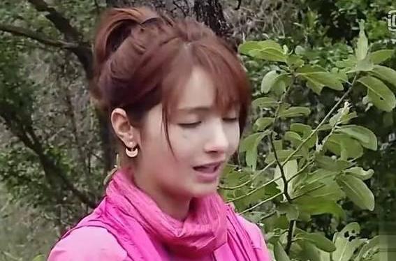 图集别人干活，她在不停换发型，怪不得热巴和娜扎都红了，她红不