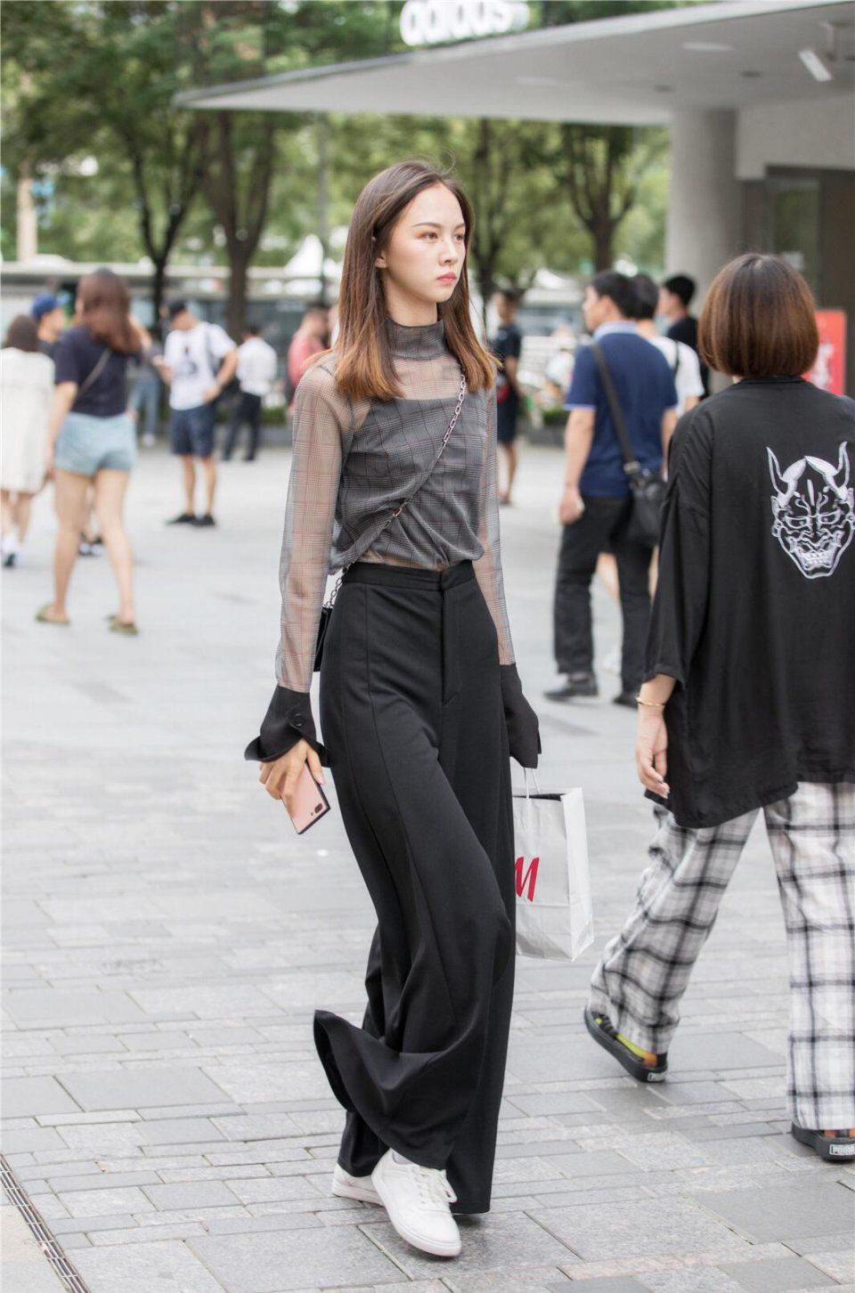 三里屯街拍分享：北京气质，艳压群芳