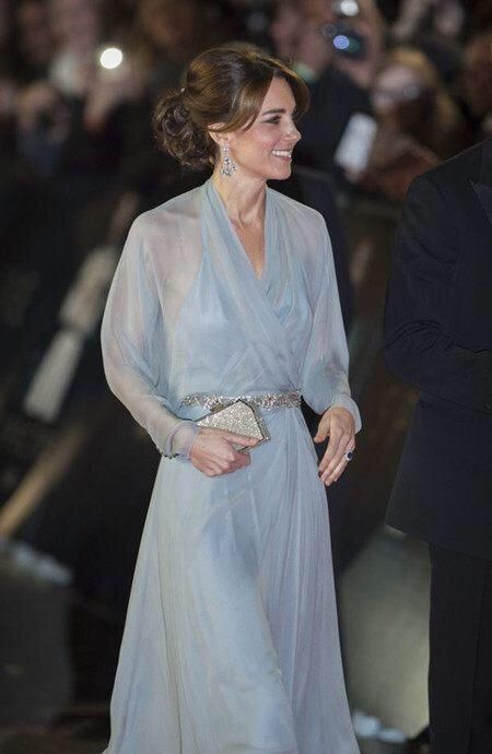 谁是最美英国王妃？戴安娜美如天仙，凯特优雅，梅根女人味十足！