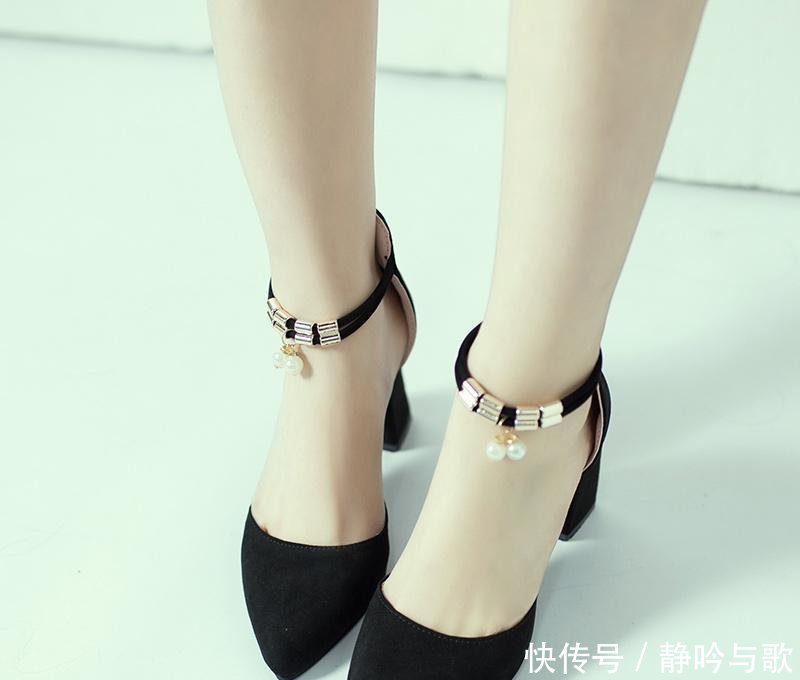 尖头高跟凉鞋脚尖演绎优雅，别有一番风味
