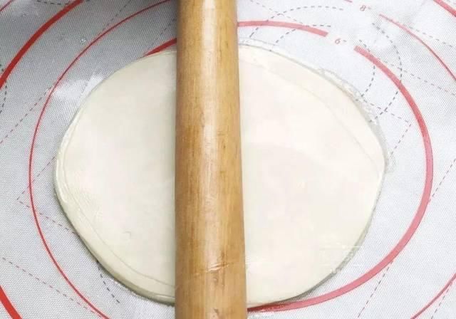  「平底锅」别看这饼很火，其实不用揉面平底锅就能做