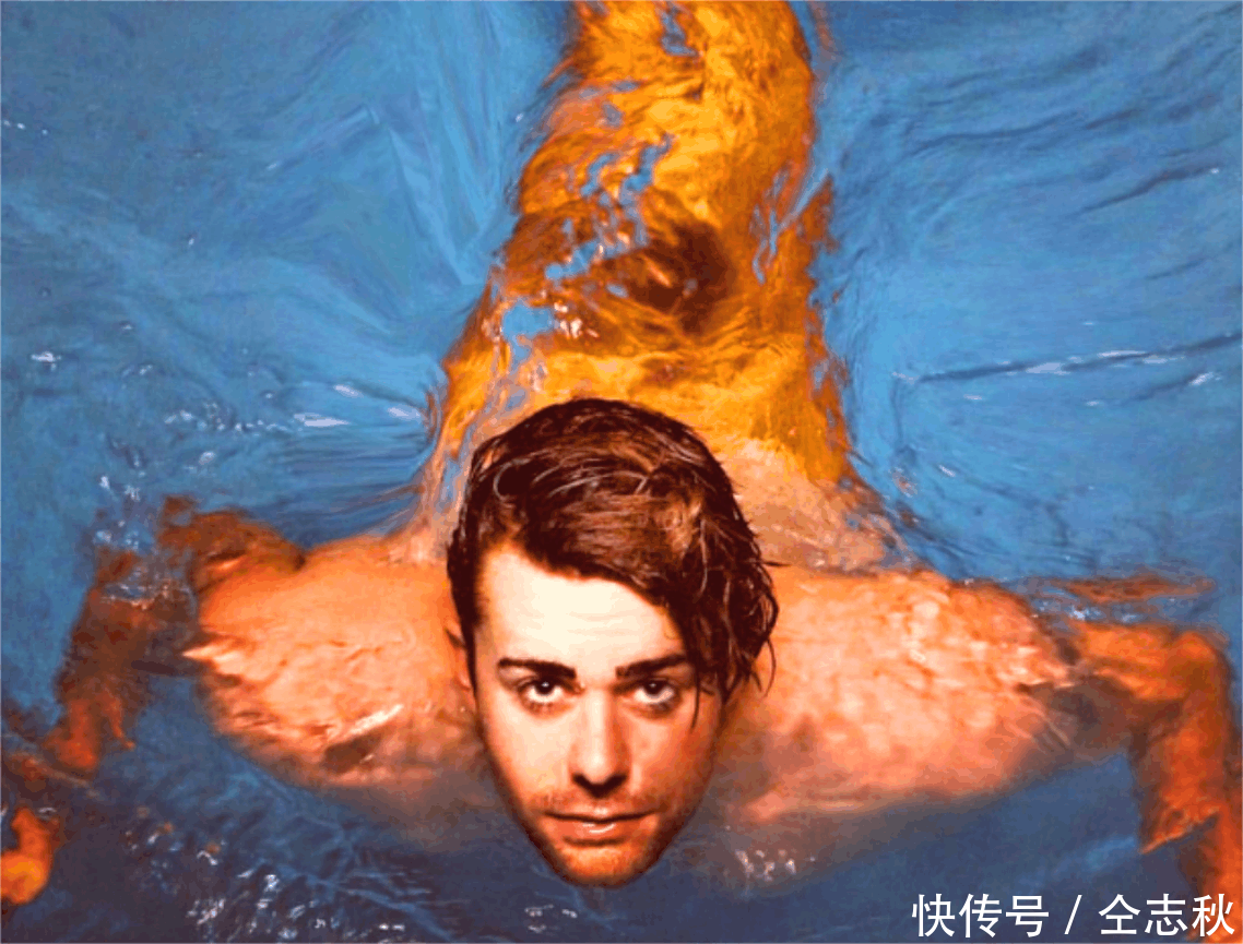 男子花50万打扮成“美人鱼”, 结果取不下来, 网友: 你这是何苦呢