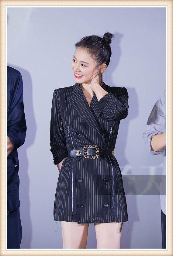 本以为穿西装裙的张予曦腿够长了，可看到暴瘦的马思纯，我沉默了