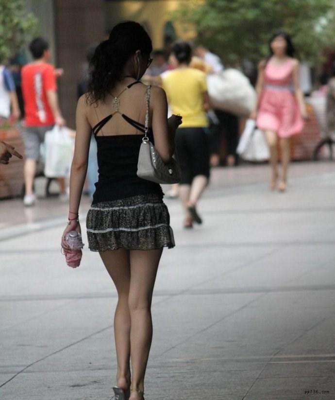 街拍: 图一全是腿, 图四差点走光, 图五看到直接掉头跑