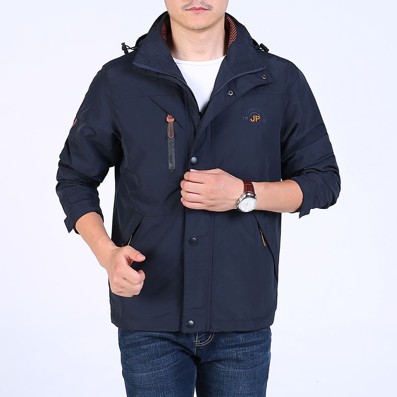 今年的冲锋衣又火了!这几款巨巨巨流行,特适合五十多岁男人