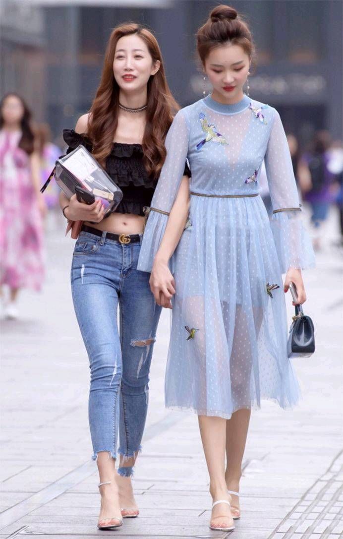 街拍路人，夏季尝试这样穿搭，保准让你成为人群中最亮眼的女神
