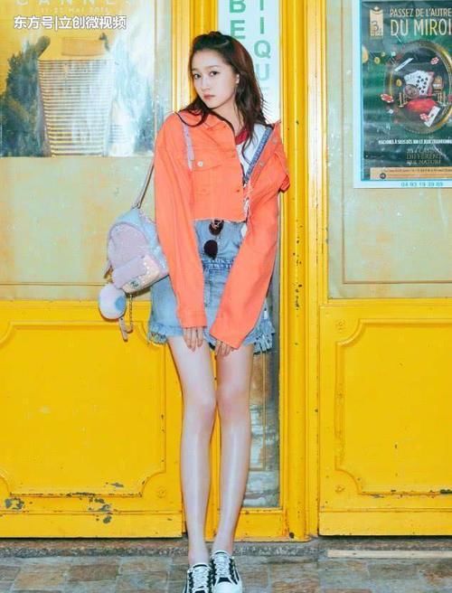 关晓彤粉色束腰长裙亮相,有腰有胸还好看,快给造型师加鸡腿!