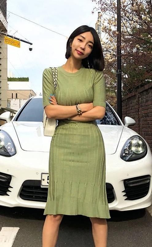 这套衣服是棉制的裙子的颜色，即使织物的衣服