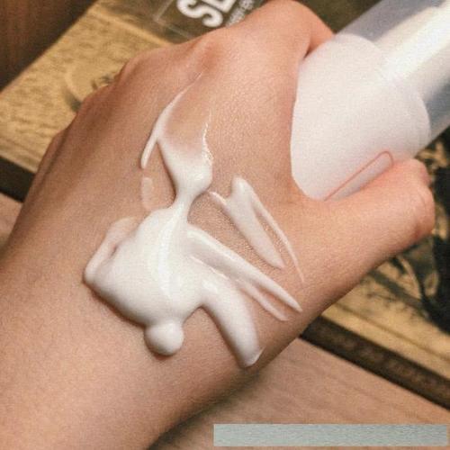 药店不起眼乳膏突然火了,全是维生素,用了7次白的灯泡一样发光