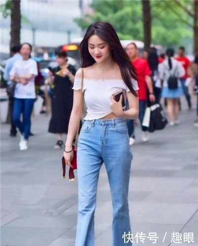  「美态」街拍：身穿超短裤的美女，尽显别样的美态，沁人心脾
