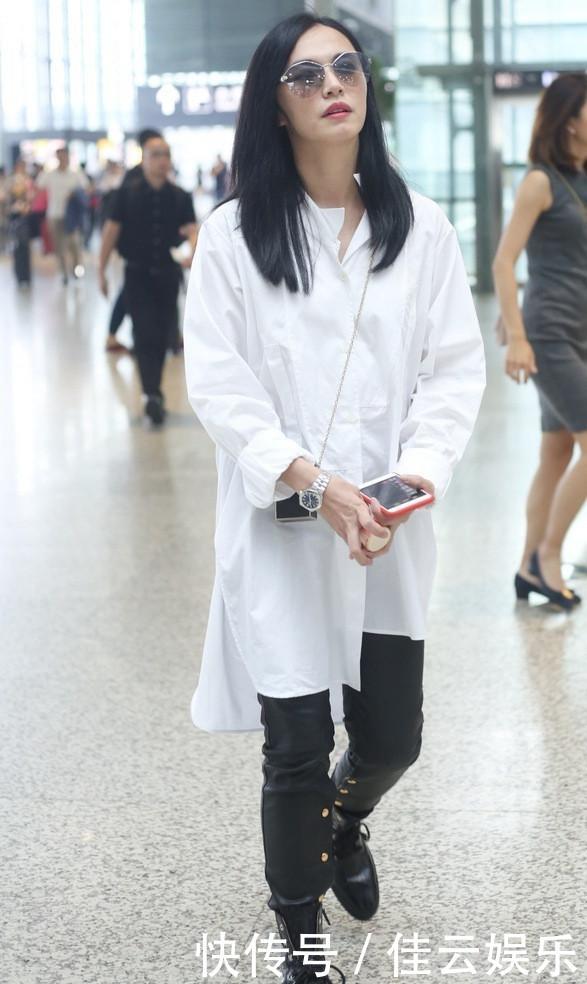 63岁赵雅芝撞上38岁姚晨竟完胜，网友：还不是热裤搭得好！