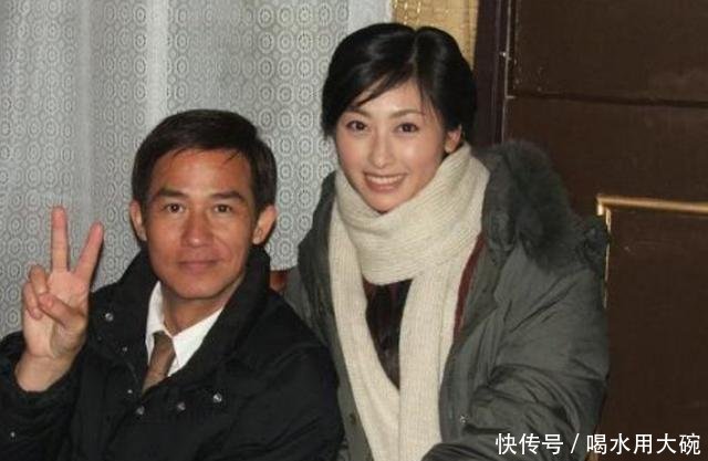 『好友』嫁给大自己很多的明星,李小冉与16年好友结婚,左小青成富太