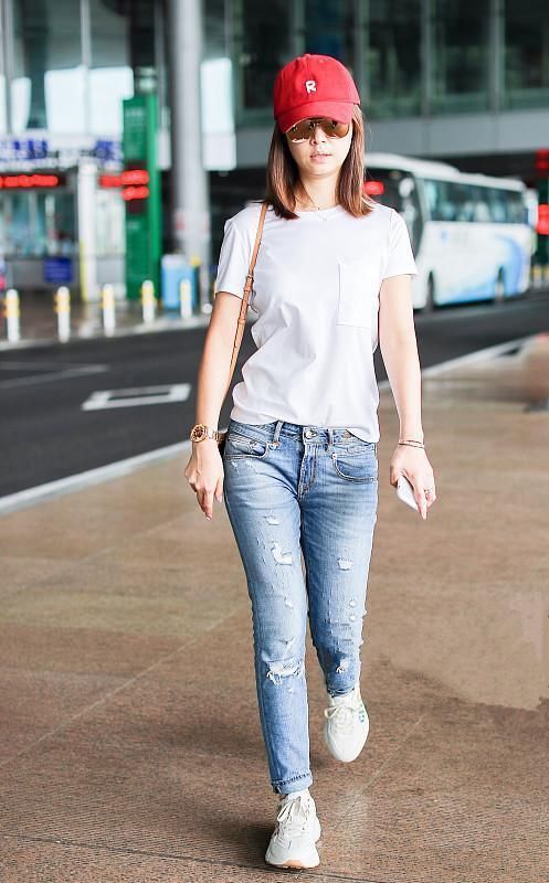 林心如素颜现身，戴29万的手镯背4万的包，网友:霍建华送的吗?