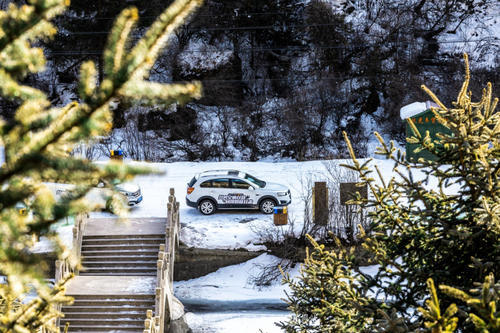 一座佛道共存的寺庙，几位饱经沧桑的信徒