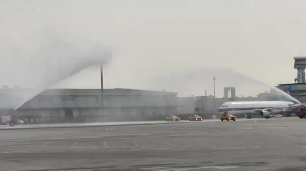  『迎接』“过水门”！最高礼仪迎接白衣勇士们！