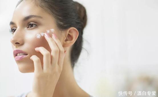 『皮肤的保湿』一黑毁所有,皮肤不够白的女人多穿这“4种”颜色,让你轻松变美