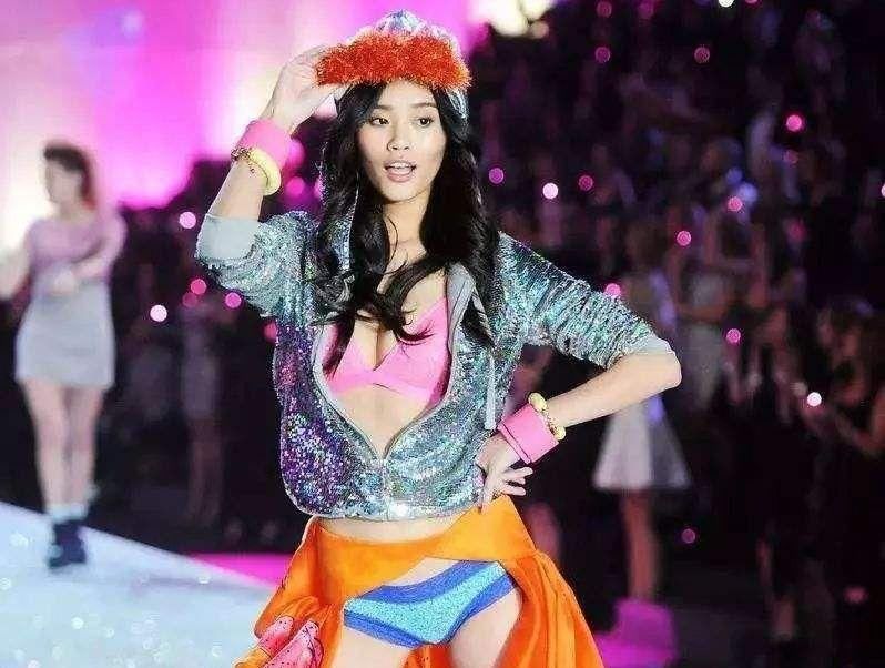 收藏了那么多显高方法，还是奚梦瑶这招最好用