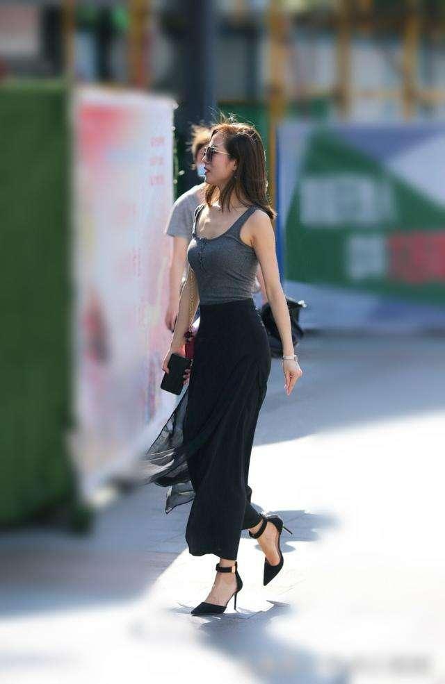 街拍：有一种美叫微胖，有一种性感叫恰到好处！