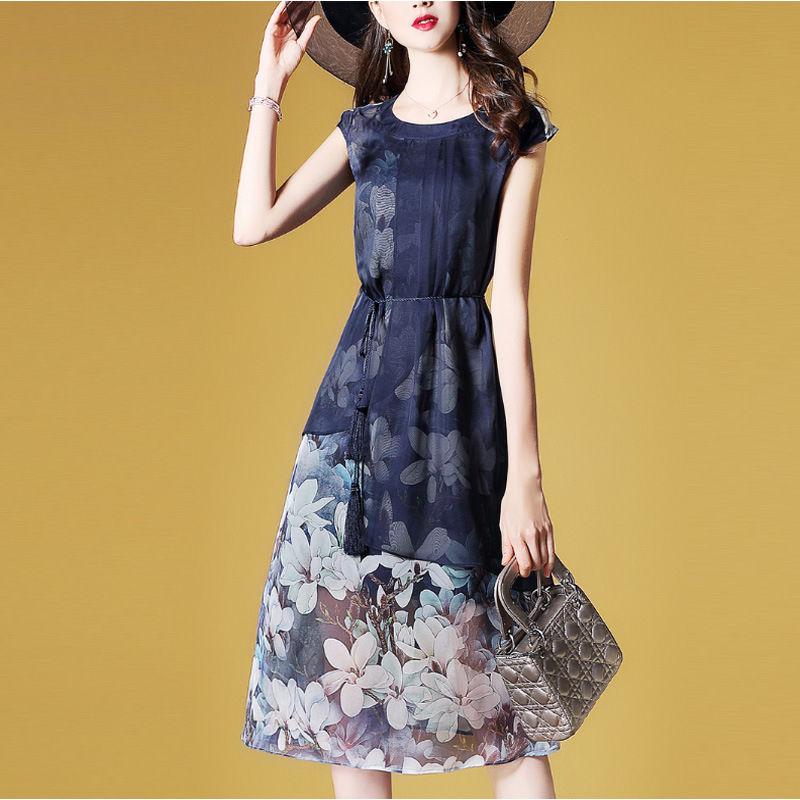 这条雪纺连衣裙真好看，老公看得都移不开眼了，很适合70后女人