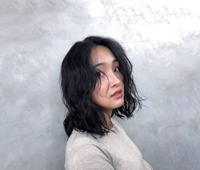 瞬间:春天里不如换个发色,选对颜色,肤色也能瞬间透亮!