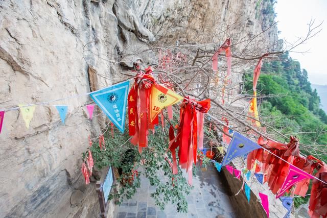 中国最奇葩的洞,名叫玉莲洞,还是全真教发源地,却只是一面悬崖