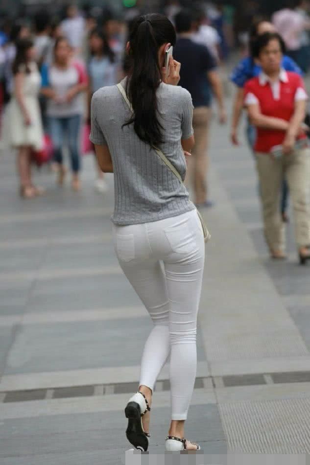 普通身高和大长腿女人，穿白色修身裤之后的效果差别大不大？