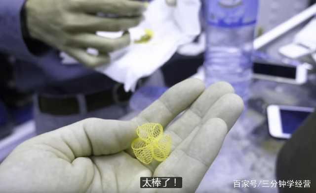 这是迪拜的黄金市场，政府担保没有假货，任何时候都存有10吨黄金