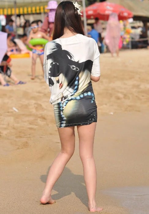 清纯小姐姐海边大胆自拍,短裙裹不住的美