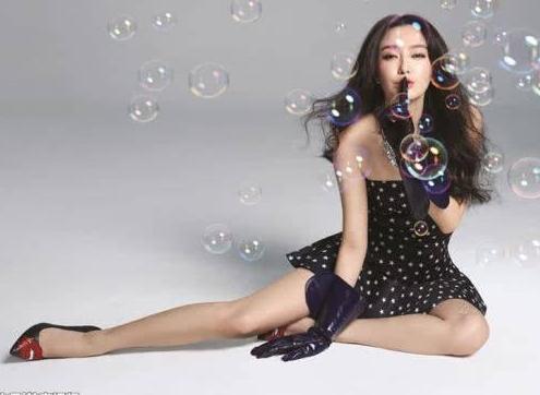 秦岚的性感性感迷人照，图一高贵典雅，最后一张看了移不开眼睛！