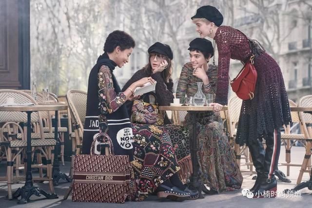 这一季她们都在背的It Bag：经典Dior Saddle bag回归时尚舞台