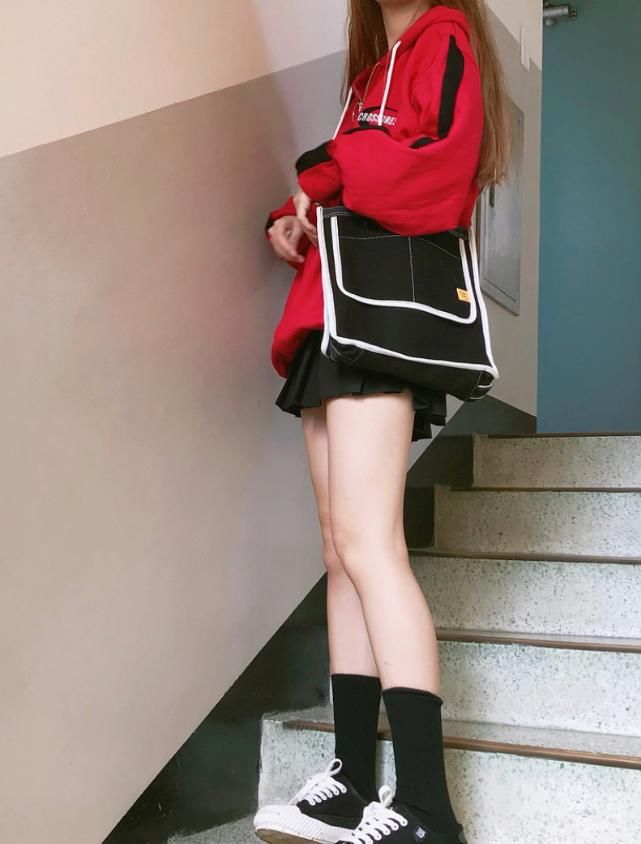  『安排』短裙快安排起来，2020年要这么穿才时髦，比法式风更令人心动