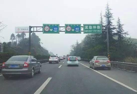  老司机：为什么老司机开车都喜欢中间车道？