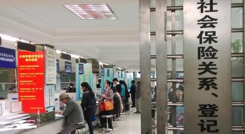  养老金@本地职工注意：社保交满15年，养老金能领多少钱？未来不