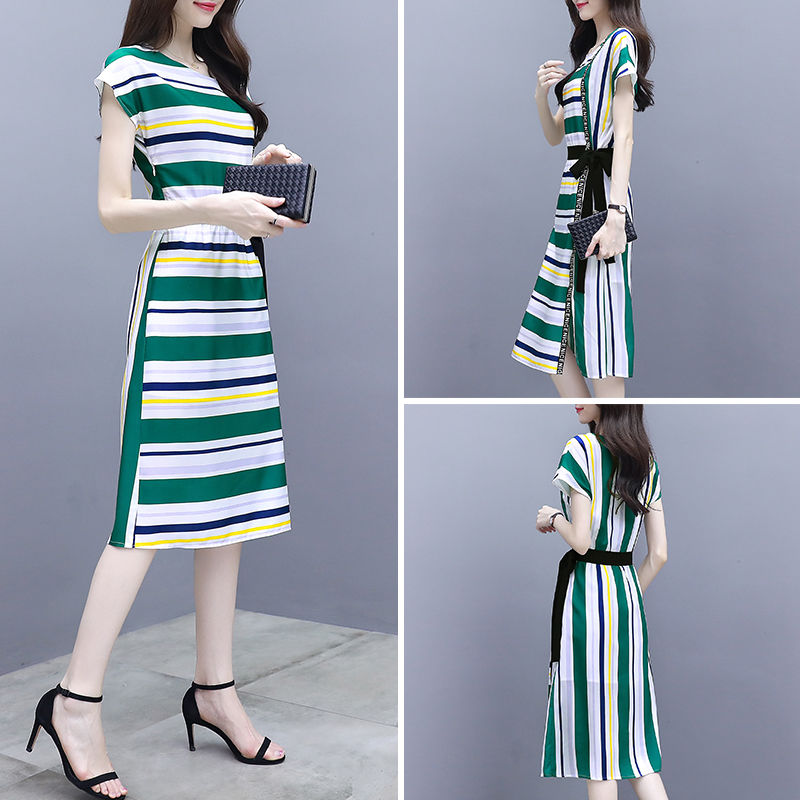 48岁妈妈穿这身裙子+高跟，又瘦又美，看侧影嫩的一呆一呆