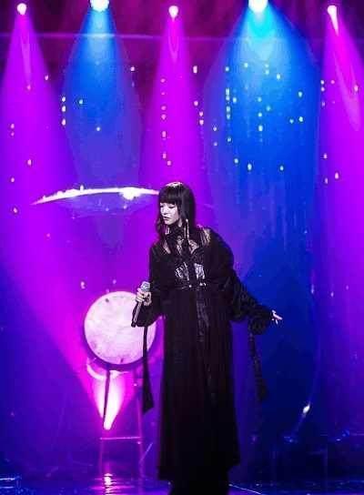 张韶涵过去和现在造型对比，网友变的是衣品，不变的是脸