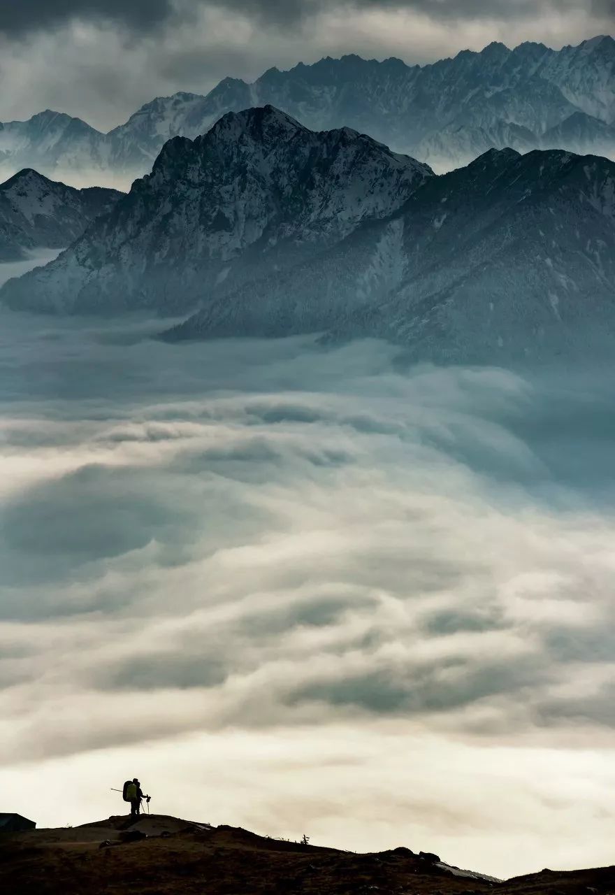 四川这座小城，叫板稻城亚丁，不输江南，藏着亚洲第一云海，高铁