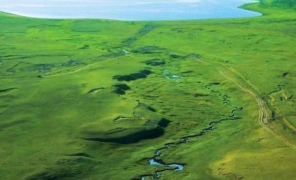  河漫滩@最窄的河流，最窄的地方只有几厘米宽！网友：为什么不是