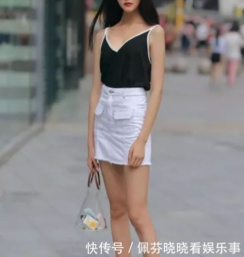  #雪纺上衣#白衬衫怎么凹造型 街拍宠儿教你白衬衫的晋级穿法
