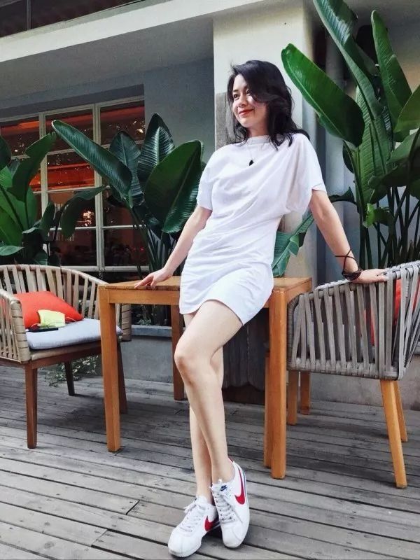 可儿胖了还敢这么穿，没有景甜这腿不敢揽这鞋!