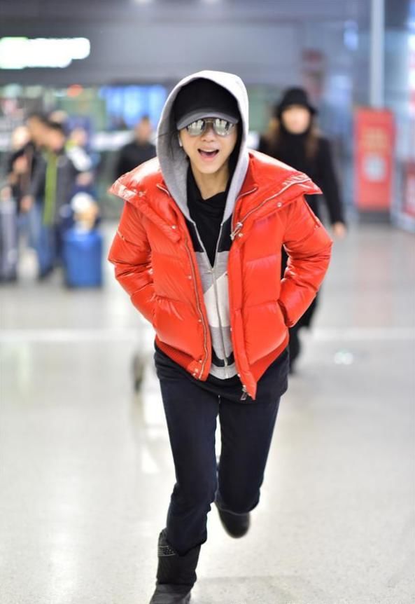 汤唯这是咋啦?又土又黑像大妈!网友:这是在放飞真实的自我?