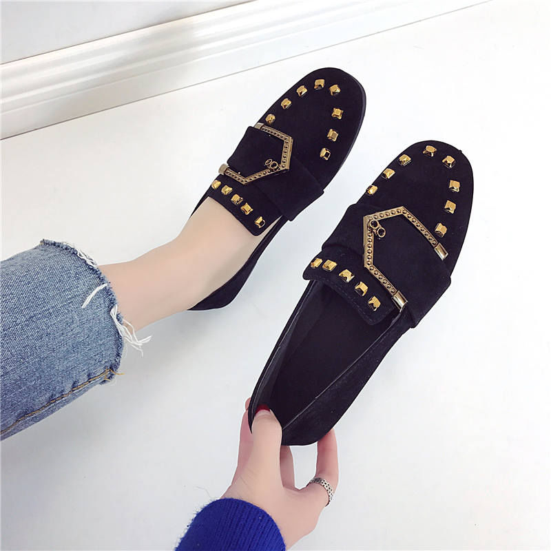 老婆和妹妹买了一双一样的女鞋，上脚优雅舒适不累脚，是女人都爱