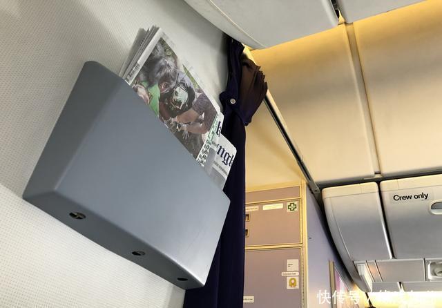 泰国航空波音777公务舱之旅,过道宽得离谱,十几年飞机保养不错