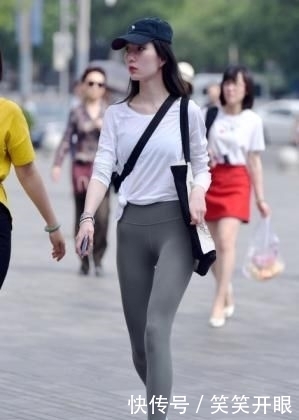 『与众不同』街头靓丽的小姐姐表达时尚魅力,用穿搭彰显与众不同!