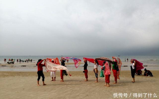 为什么中国大妈旅游人手一条丝巾？丝巾成风景，老外看了一脸疑惑