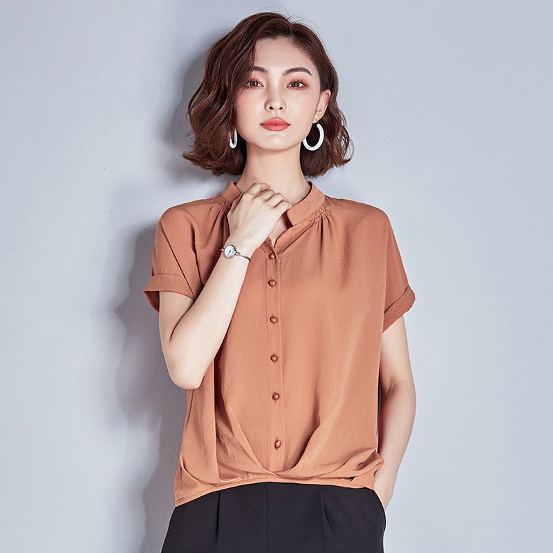 不管你是60还是70女人，都适合穿这些小衫，简约大方得体，特气质