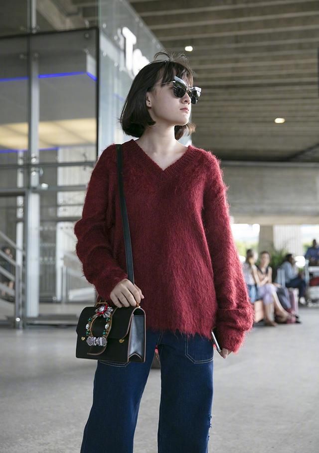 别人穿少女系减龄，文淇却用连衣裙扮成熟，完全让人猜不出年龄