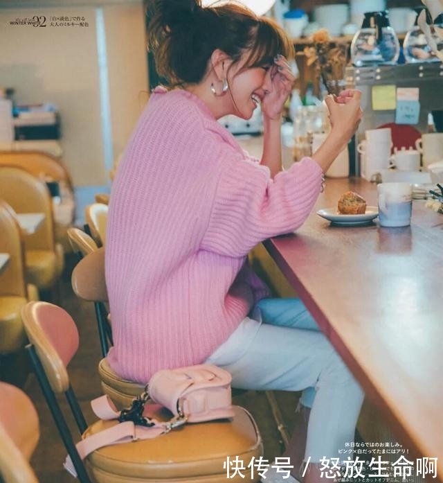  [看起来]阔腿裤好看显瘦，对小个女生却不友好，换上烟管裤时髦还显高